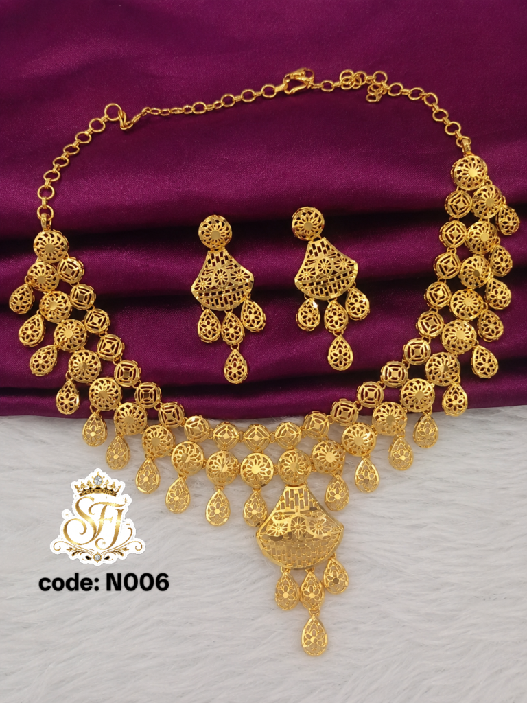 Gold look necklace