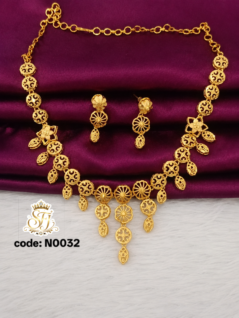 Gold look necklace