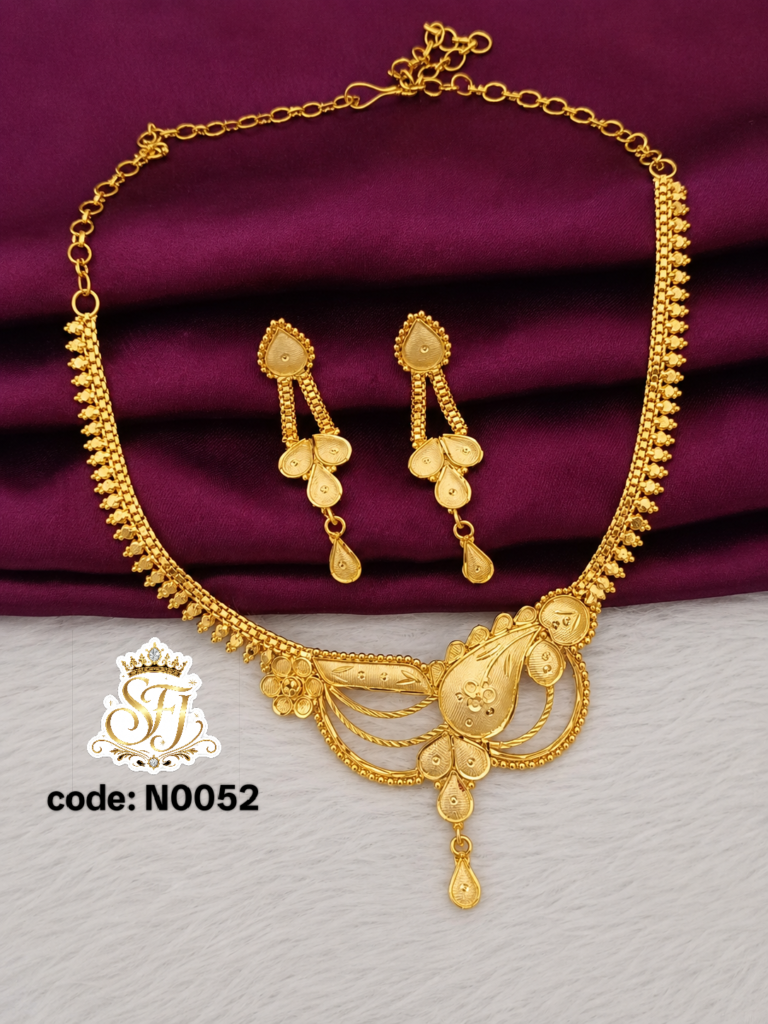 Elegant designer necklace