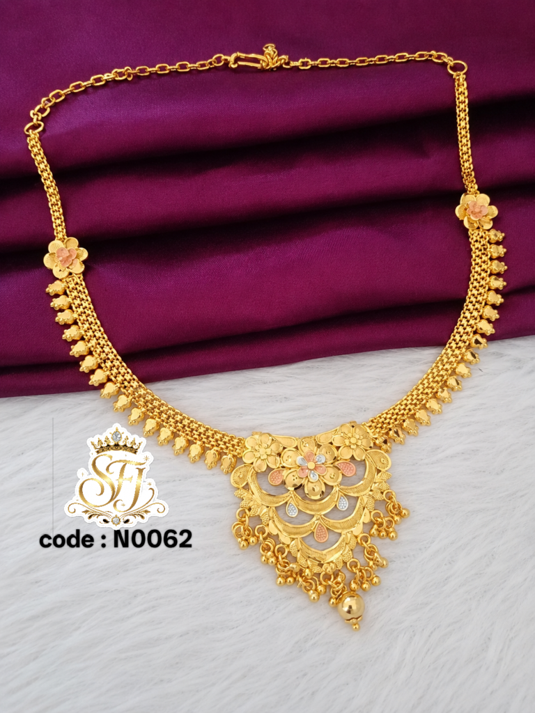 Gold look necklace