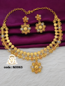 Gold polished necklace