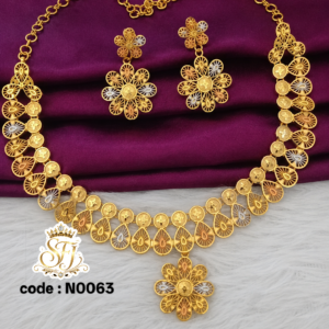 Gold polished necklace
