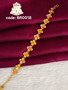 Delicate flower chain bracelet with elegant shine