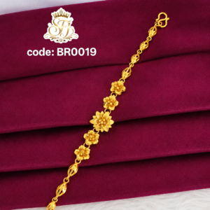 Gold.look bracelet