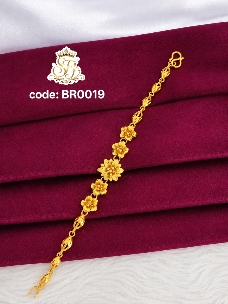 Gold.look bracelet