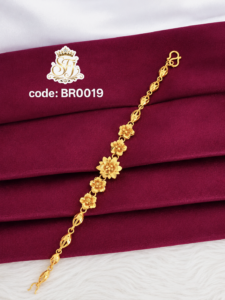 Gold.look bracelet