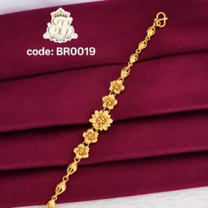 Gold.look bracelet