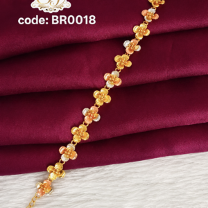 Delicate flower chain bracelet with elegant shine