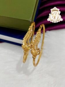 Leaf pattern bangle