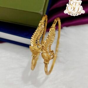 Leaf pattern bangle