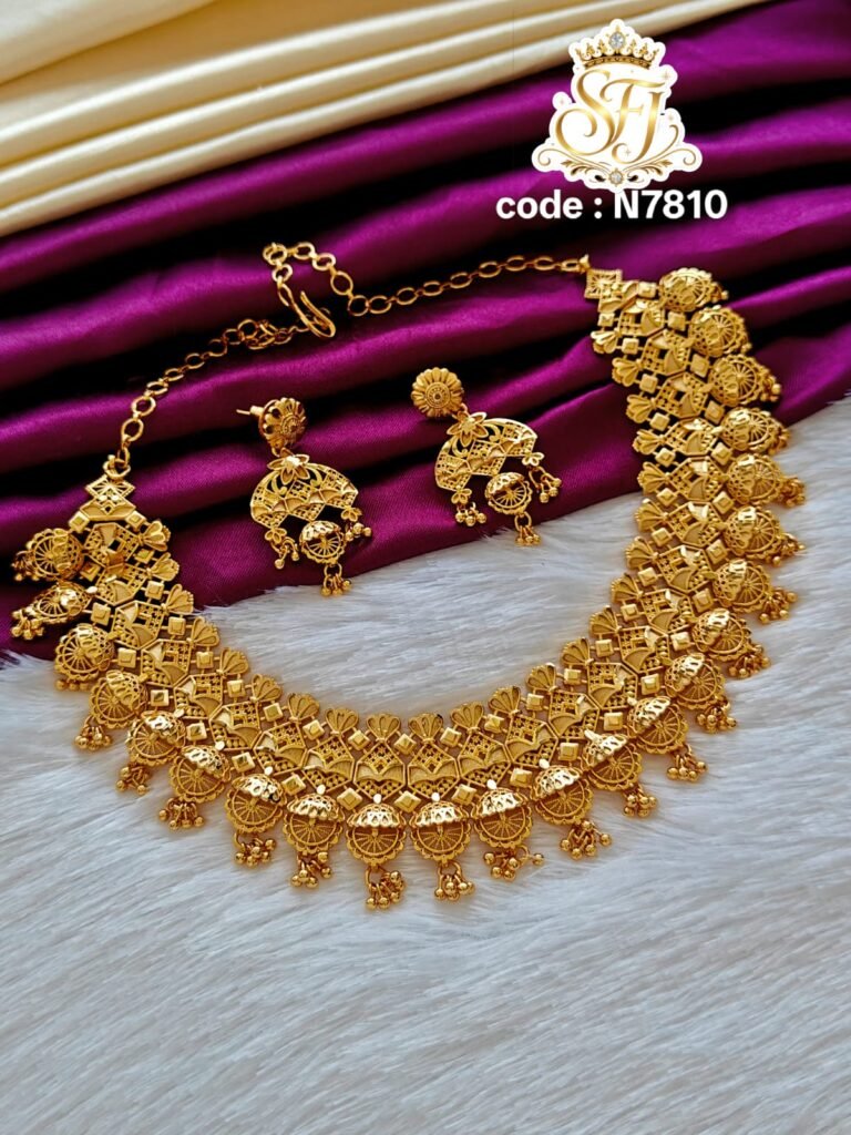 Traditional bridal choker set