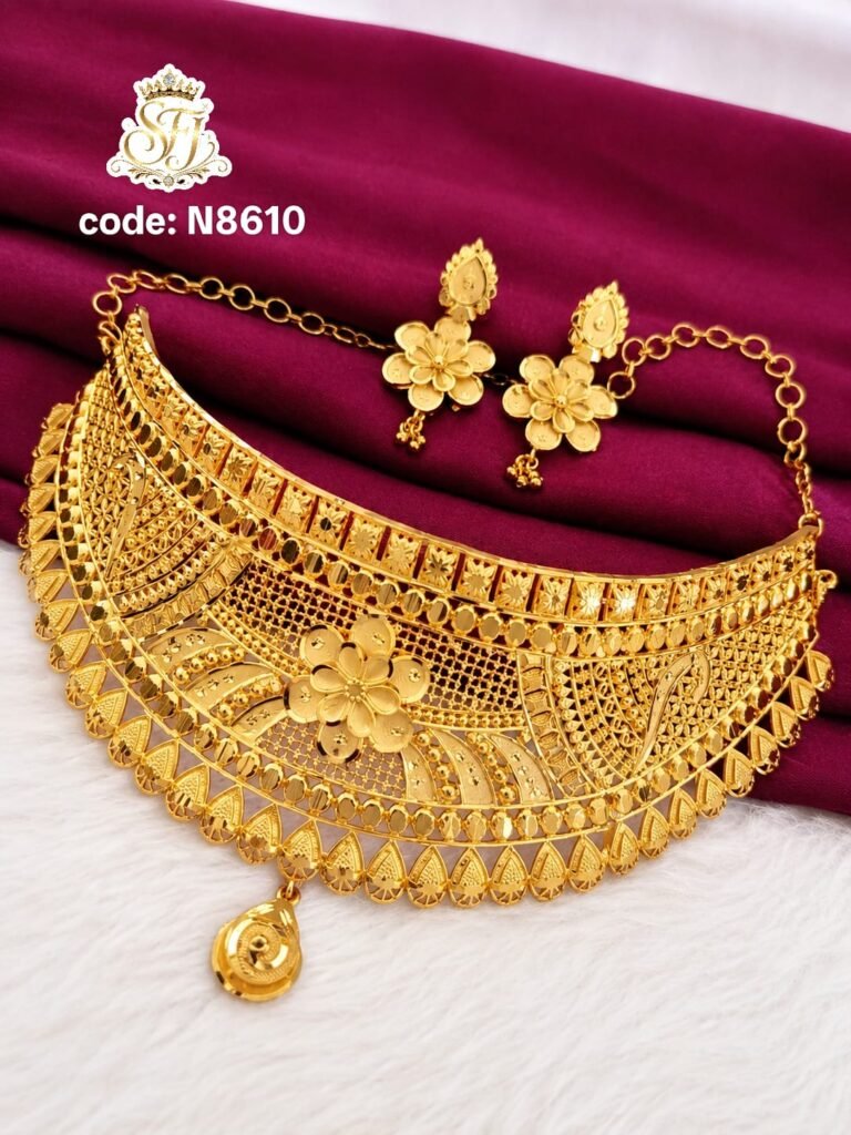 Grand traditional Choker set