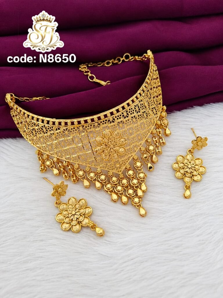 grand look Chocker set