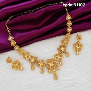 Tratitional charm neckset