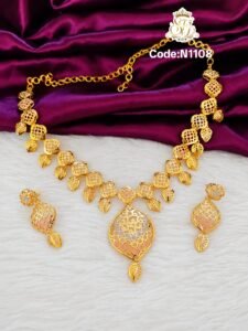 royal look necklace