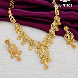 Antique neck set