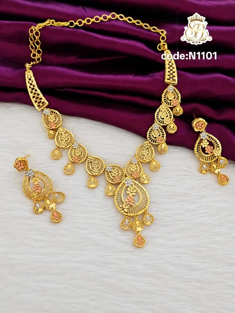 Antique neck set