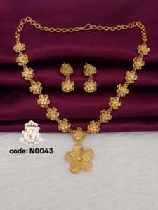 FLORAL NECKLACE