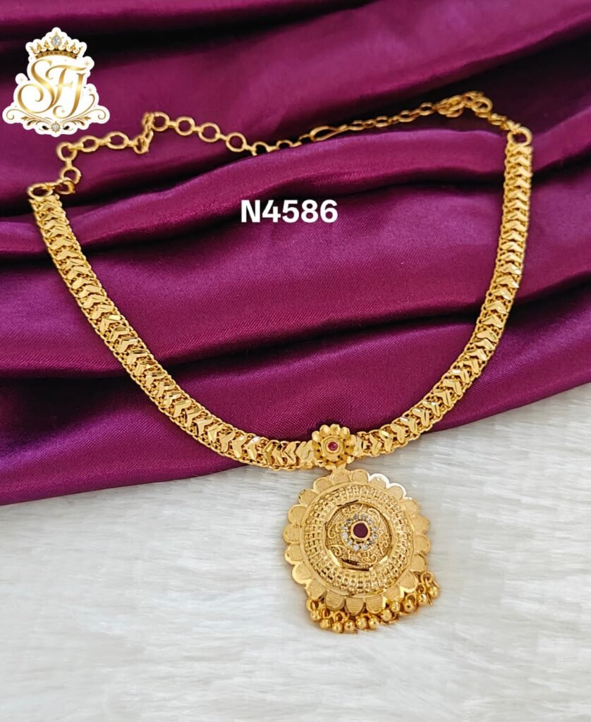 CLASSIC PENDENT NECKLACE