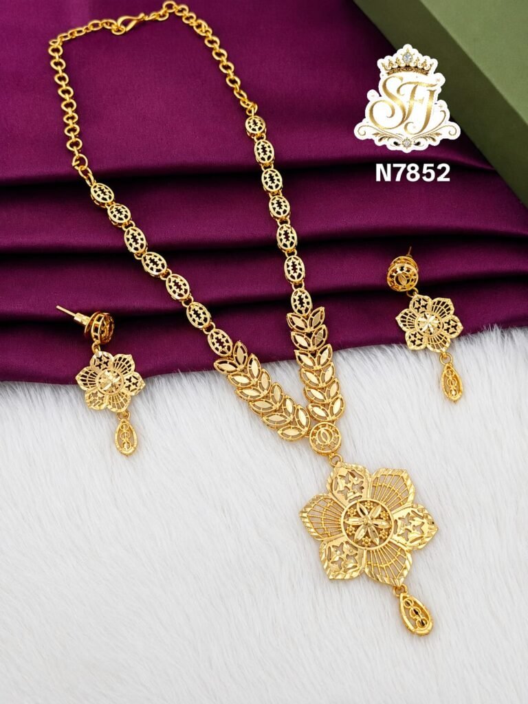 Floral design Necklace