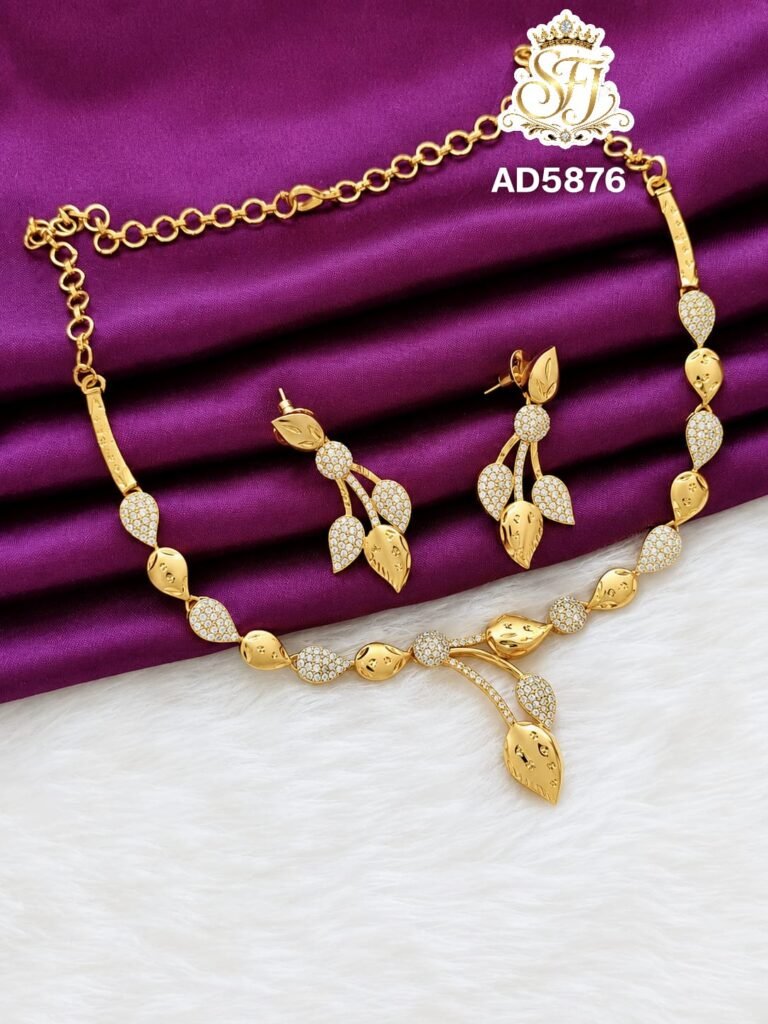 Leaf pattern Ad Necklace