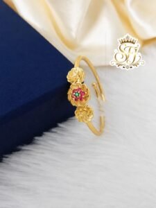 Elegant petal bangle