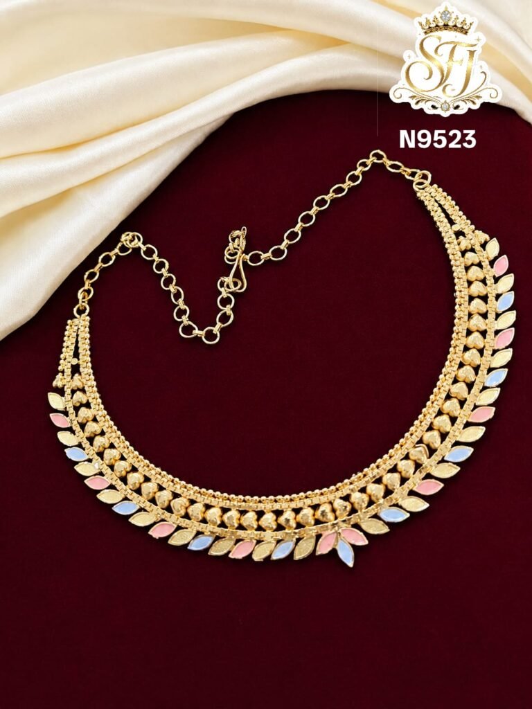 PREMIUM LEAF PATTERN NECKLACE