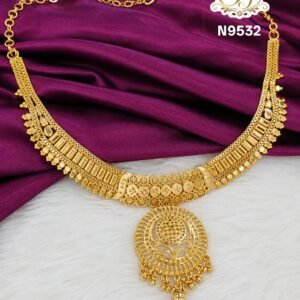 PREMIUM EYE CATCHING NECKLACE