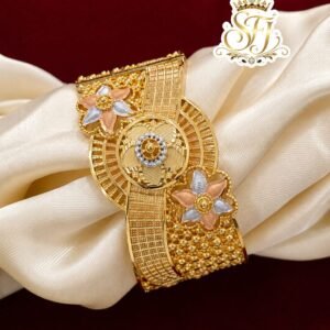 TRENDY SCREW BANGLE