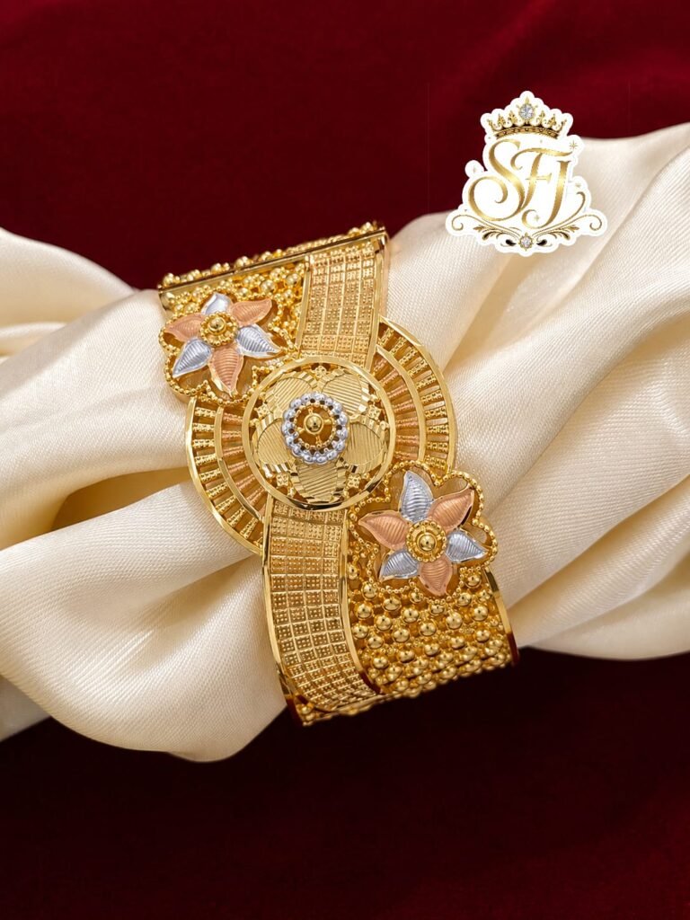 TRENDY SCREW BANGLE