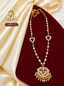 Elegant pearl necklace with earring